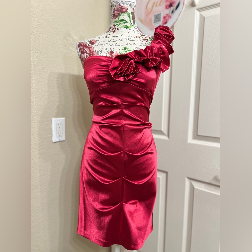 Blondie Nites One-Shoulder Red Dress